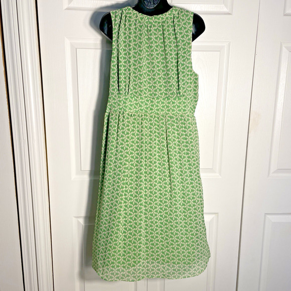 Green Patterned Sleeveless Dress - Picture 4 of 11